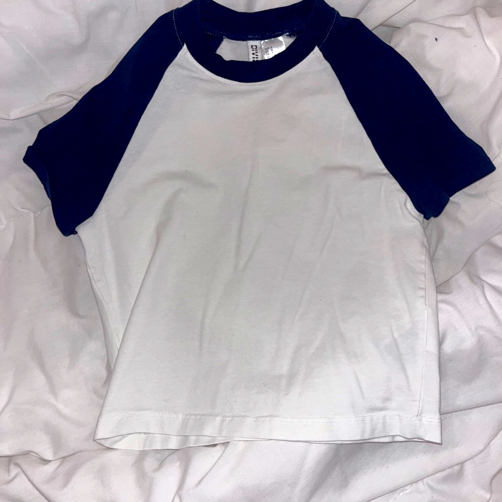 divided/h&m blue+white baseball tee